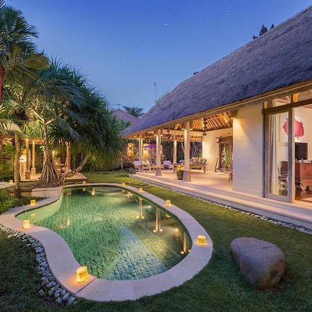 Villa Tirta Naga Bali Семиняк Екстериор снимка