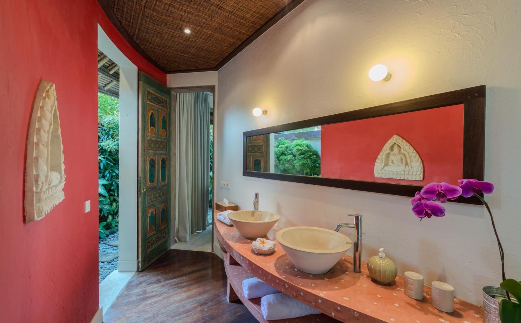Villa Tirta Naga Bali Семиняк Екстериор снимка