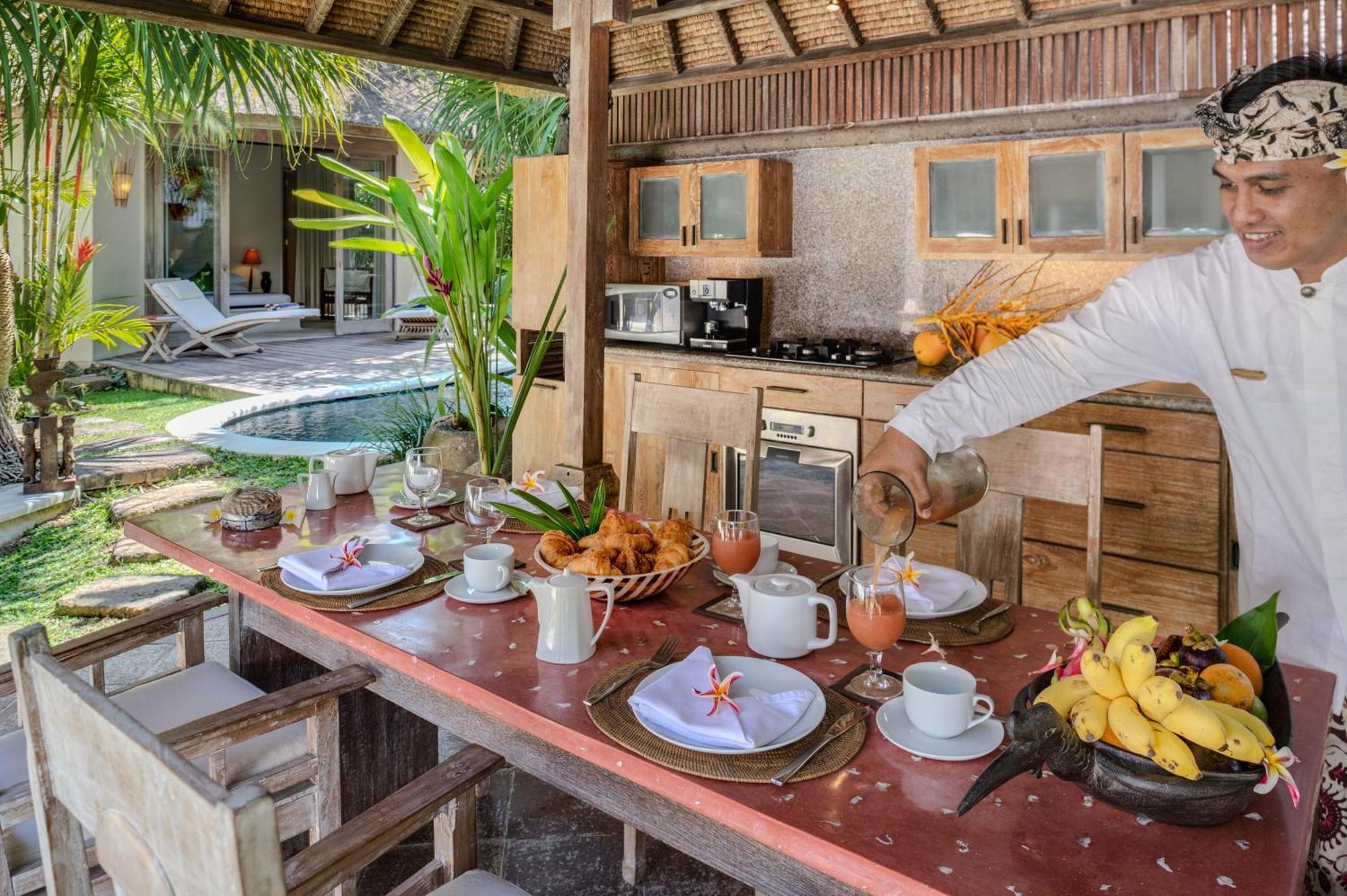 Villa Tirta Naga Bali Семиняк Екстериор снимка