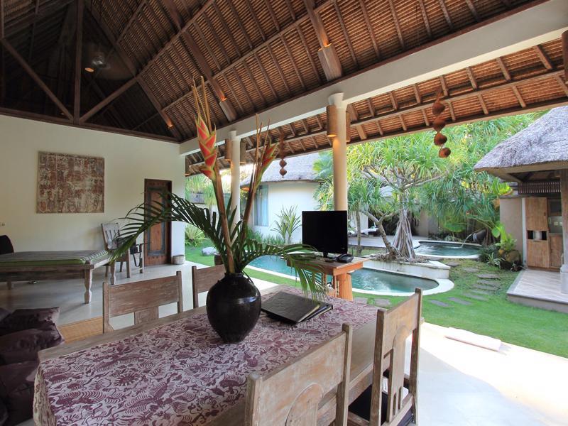 Villa Tirta Naga Bali Семиняк Екстериор снимка