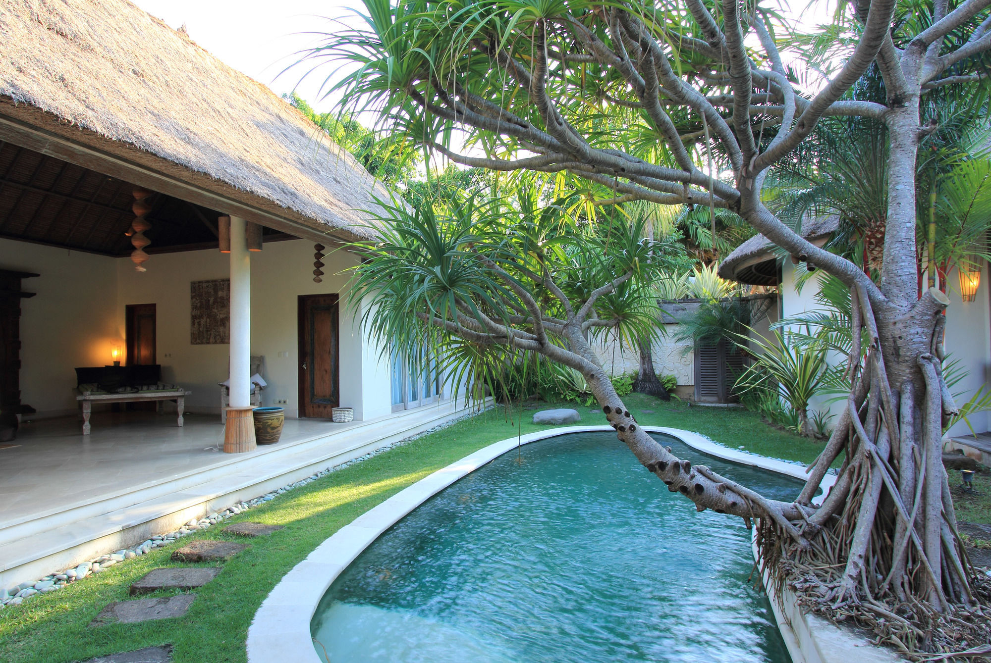 Villa Tirta Naga Bali Семиняк Екстериор снимка
